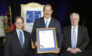 Ernesto Nieto receives the 2018 Allen P. Splete Award