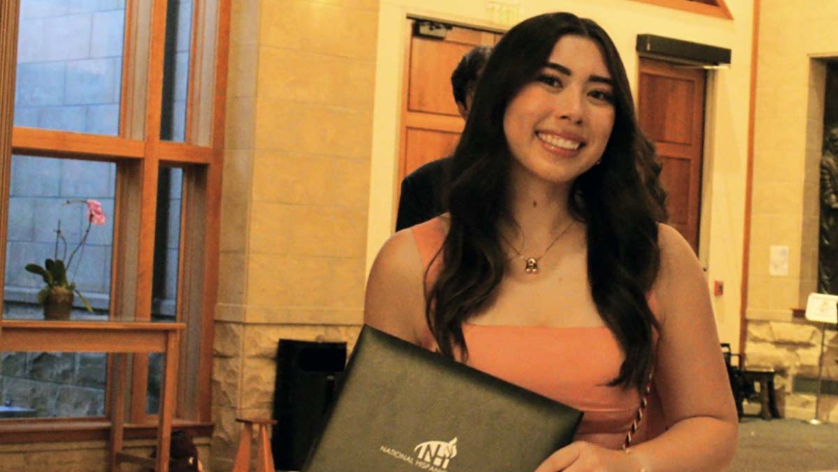 abbey messner with nhi award